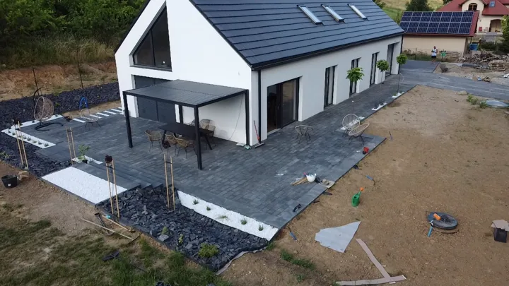 Dom z dachem dwuspadowym — widok z góry — TRONKS